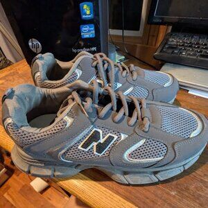 Grey Leather And Mesh Sneakers Size US 7